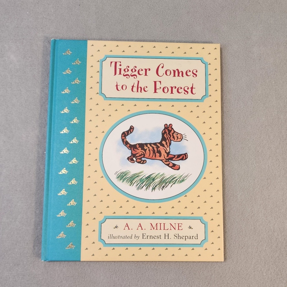 Dutton Tigger Comes to the Forest Childrens OS Blue Excellent A.A. Milne Book
